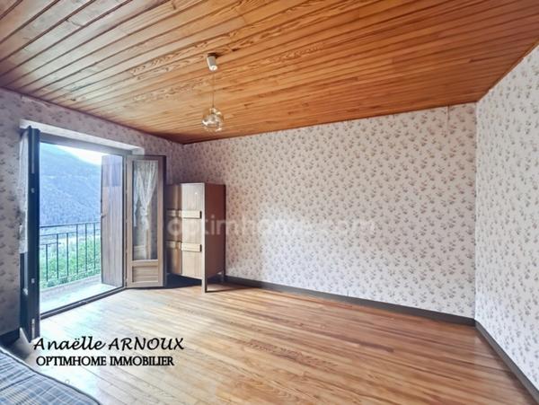 Maison et grange authentique en pierre à rénover
