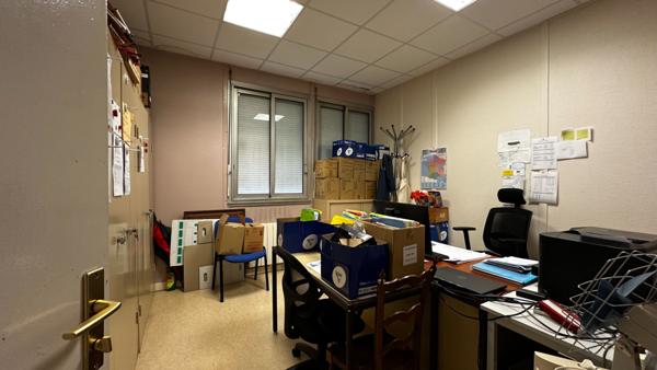 Locaux d'activités à louer situés à Compiègne. ENSEMBLE DIVISIBLE.