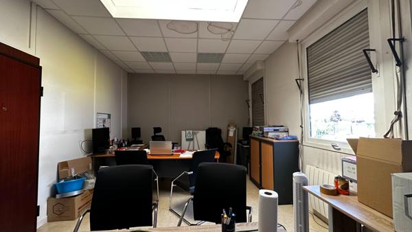 Locaux d'activités à louer situés à Compiègne. ENSEMBLE DIVISIBLE.