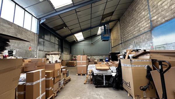 Locaux d'activités à louer situés à Compiègne. ENSEMBLE DIVISIBLE.