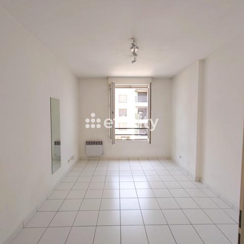 Appartement
         1 pièce
        - 18 m² 125 000 € *