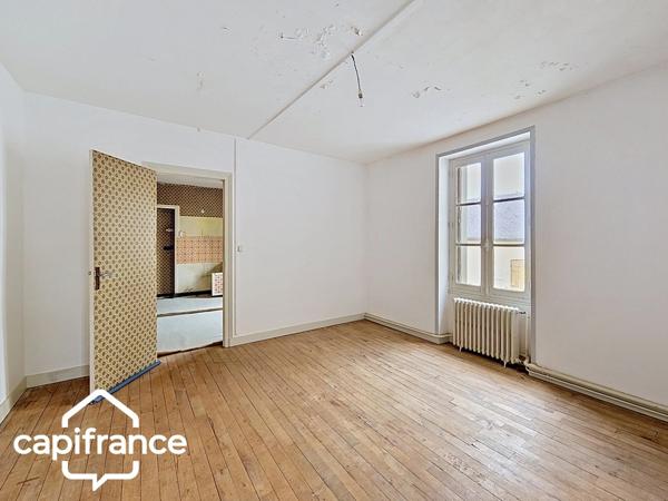 Thouars centre – Bien à rénover 210 m² avec 3 garages – Fort potentiel locatif