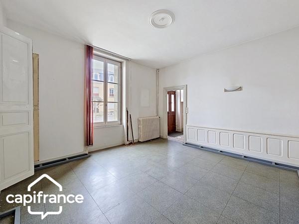 Thouars centre – Bien à rénover 210 m² avec 3 garages – Fort potentiel locatif