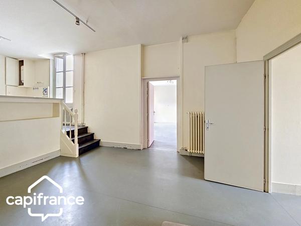 Thouars centre – Bien à rénover 210 m² avec 3 garages – Fort potentiel locatif