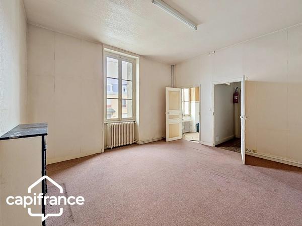Thouars centre – Bien à rénover 210 m² avec 3 garages – Fort potentiel locatif