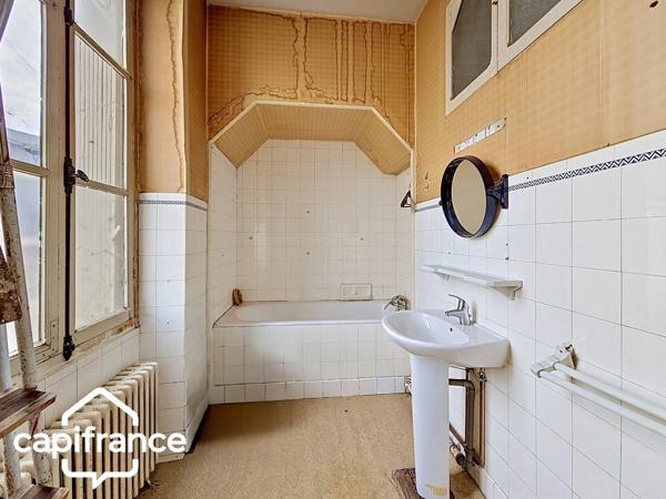 Thouars centre – Bien à rénover 210 m² avec 3 garages – Fort potentiel locatif