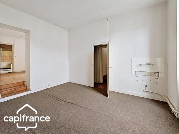 Thouars centre – Bien à rénover 210 m² avec 3 garages – Fort potentiel locatif