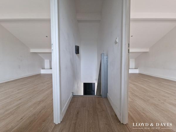 Echoppe double avec jardin, stationnements & dépendances