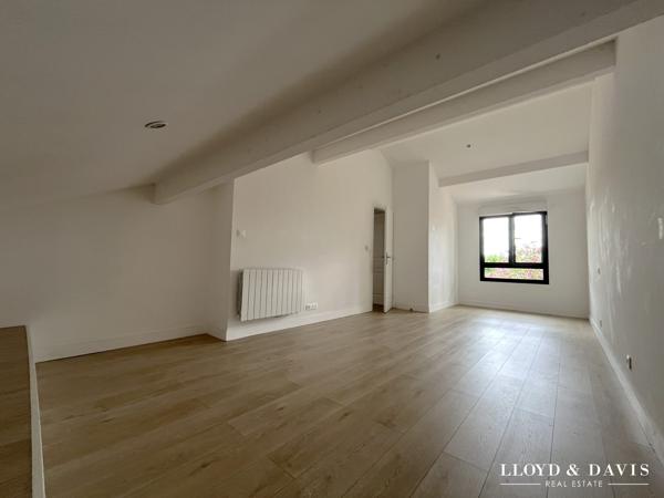 Echoppe double avec jardin, stationnements & dépendances