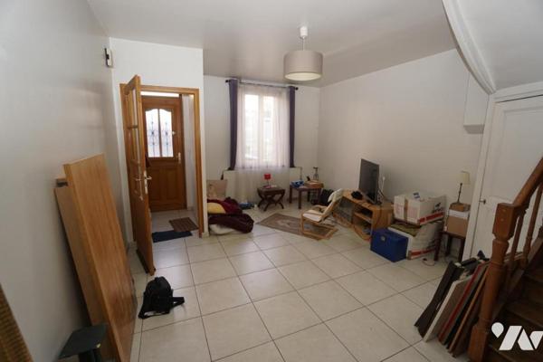 St MAURICE, maison de type 3 avec cour