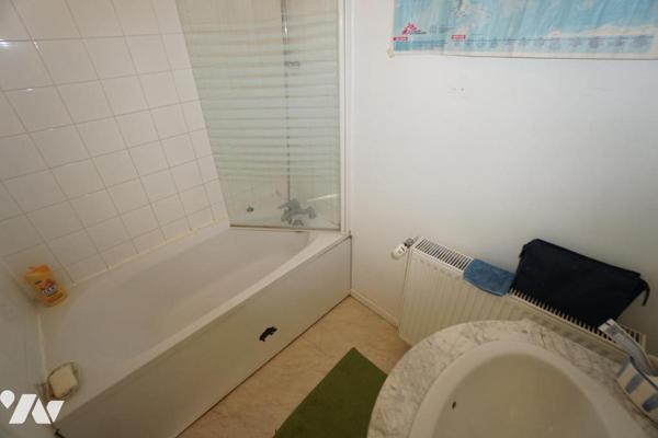 St MAURICE, maison de type 3 avec cour