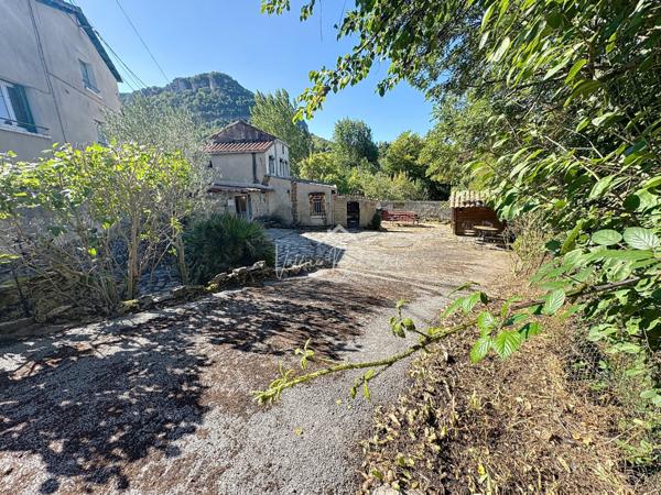 Saint-Jean-et-Saint-Paul (12250) Maison T3 meublée avec jardin à St-Paul-des-Fonts