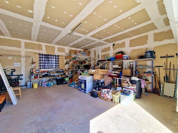 Maison 5P 143 m² 4 chambres double garage, piscine