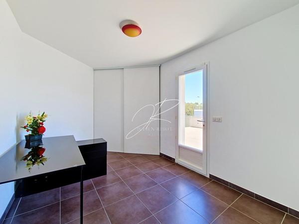 Maison 5P 143 m² 4 chambres double garage, piscine