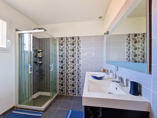 Maison 5P 143 m² 4 chambres double garage, piscine