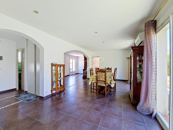 Maison 5P 143 m² 4 chambres double garage, piscine