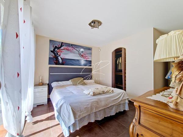 Maison 5P 143 m² 4 chambres double garage, piscine