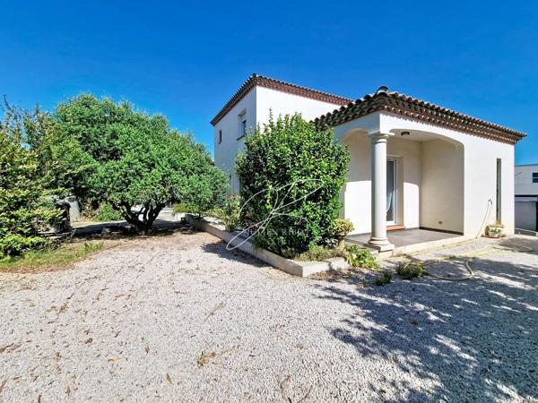 Maison 5P 143 m² 4 chambres double garage, piscine