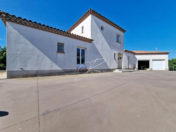 Maison 5P 143 m² 4 chambres double garage, piscine