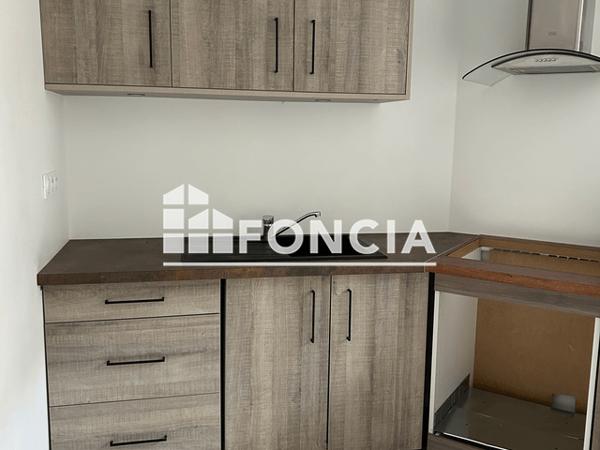 Location Appartement 4 pièces 92.1 m² - 1ER ETAGE Jonzac 17500