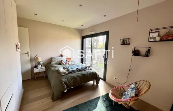 Maison d’Architecte en Bois avec Studio Indépendant à Casteljaloux