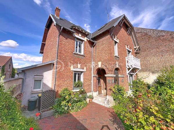 MAISON DE CARACTERE AVEC  JARDIN ET DÉPENDANCE

A seulement 2 h de Paris,  cette élégante MAISON BOURGEOISE  avec COMMODITES DE PLAIN PIED séduit immédiatement par son cachet, ses volumes généreux et le charme authentique de l’ancien parfaitement préservé : les moulures, parquets d’époque, cheminées en marbre et belles hauteurs sous plafond confèrent à l’ensemble une atmosphère raffinée et chaleureuse.

Idéalement conçue pour accueillir une grande famille, la propriété offre cinq chambres  et un bureau ainsi que de vastes espaces de vie et un agréable extérieur arboré, entièrement clos, permettant de profiter pleinement des beaux jours en toute intimité.

Le rez-de-chaussée dispose d'une grande entrée traversante , desservant une lumineuse pièce de réception de 43 m²  (un salon et d’une salle à manger avec cheminée à foyer ouvert ), une cuisine aménagée, une véranda avec climatisation réversible avec accès sur le jardin, ainsi qu’une chambre avec salle d’eau et toilettes attenants.

Le premier étage distribue trois belles chambres parquetées  et un bureau ainsi qu’une salle d’eau avec toilettes.
Au second étage, un grenier de plus de 30 m²  aménagé en salle de jeux ou espace détente,  et une chambre supplémentaire vient parfaire l’ensemble.

Cette  maison propose des espaces supplémentaires : cave avec chaufferie, lingerie, cave à vin et en rez de jardin une dépendance aménagée et chauffée offrant de nombreuses possibilités, ainsi qu'un atelier.

La terrasse vous permettra de profiter du jardin arboré et fleuri, entièrement clôturé, accessible par deux entrées indépendantes avec portails motorisés, et un bâtiment pourra vous servir de lieu de stockage ou garage.

A proximité immédiate des commerces, écoles et commodités de La Fère / Beautor, cette demeure bénéficie d’un emplacement pratique tout en offrant un cadre de vie privilégié.

Toiture en ardoises, menuiseries PVC double vitrage, vie de plain-pied, dépendance, beaux volumes et charme de l’ancien font de cette propriété un bien rare sur le secteur.

CONTACTEZ MOI POUR UNE VISITE