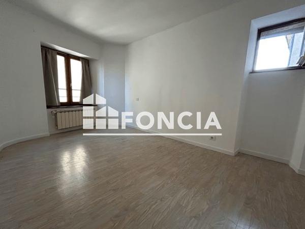 Location Appartement 4 pièces 71 m² - 4 PLACE ADRIEN ROZIER Rodez 12000