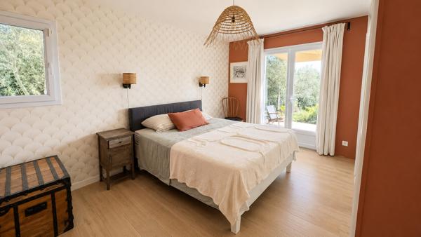 Villa 3 chambres dont une suite au RDC , piscine, garage et dépendance 675 000 €