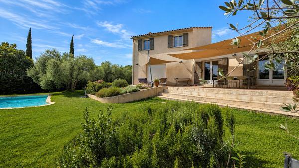 Villa 3 chambres dont une suite au RDC , piscine, garage et dépendance 675 000 €