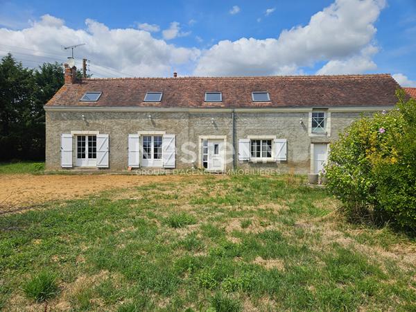 LA FLECHE, Charme et Espace à 5 mn du centre ville pour cette longère en campagne