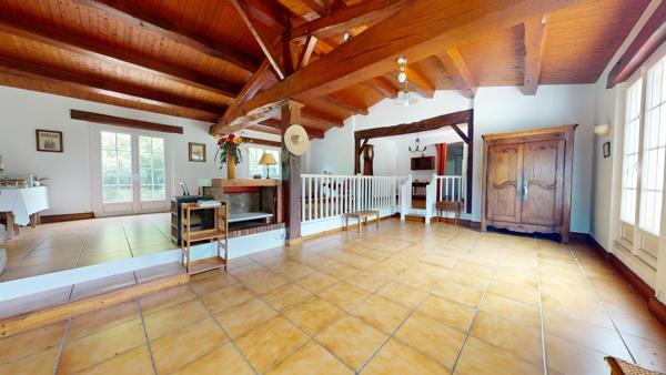 Maison
         7 pièces
        - 262 m² Bien prestige