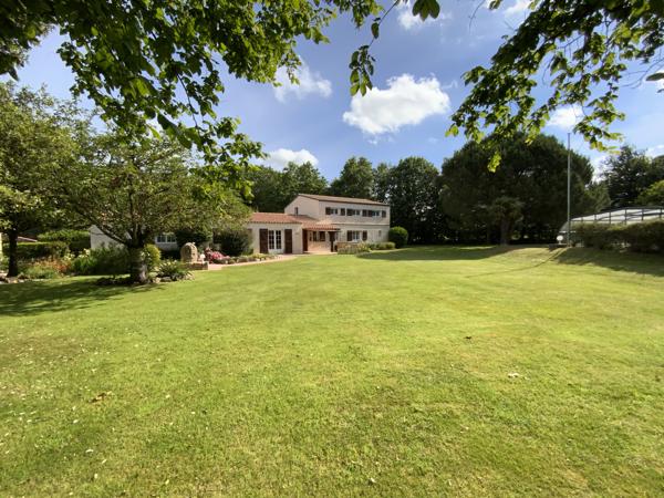 Maison
         7 pièces
        - 262 m² Bien prestige