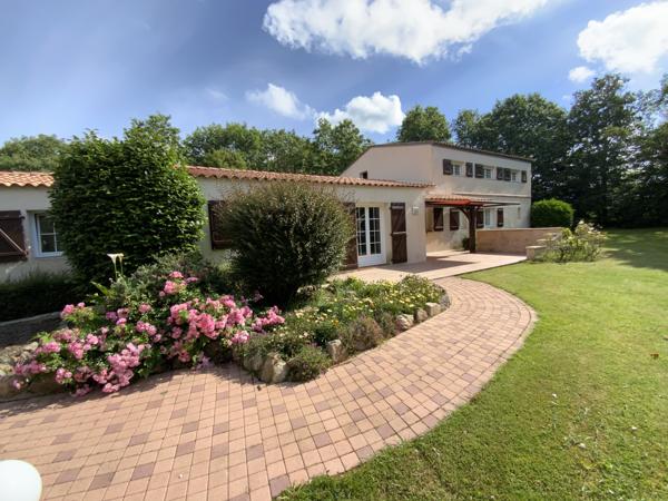 Maison
         7 pièces
        - 262 m² Bien prestige