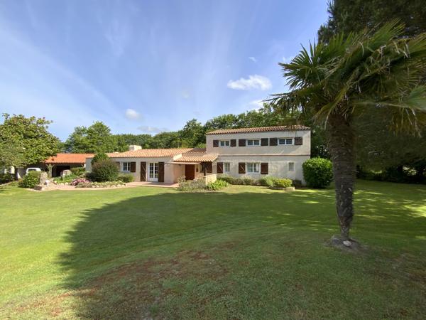 Maison
         7 pièces
        - 262 m² Bien prestige