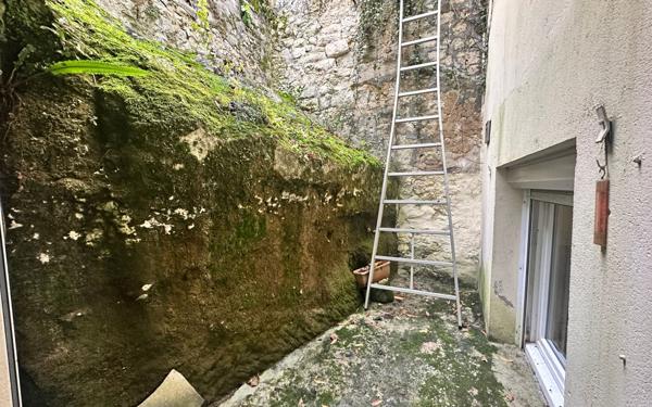 Maison à vendre    2 pièces •  Saintes