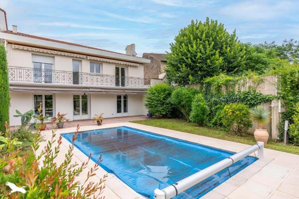Maison à vendre |  Villeneuve-sur-Lot |  6 pièces | 212 m²
