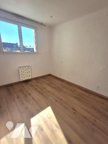 Appartement entièrement rénové situé en plein cœur du centre-ville de Fougères.