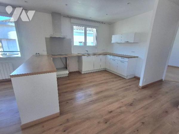 Appartement entièrement rénové situé en plein cœur du centre-ville de Fougères.