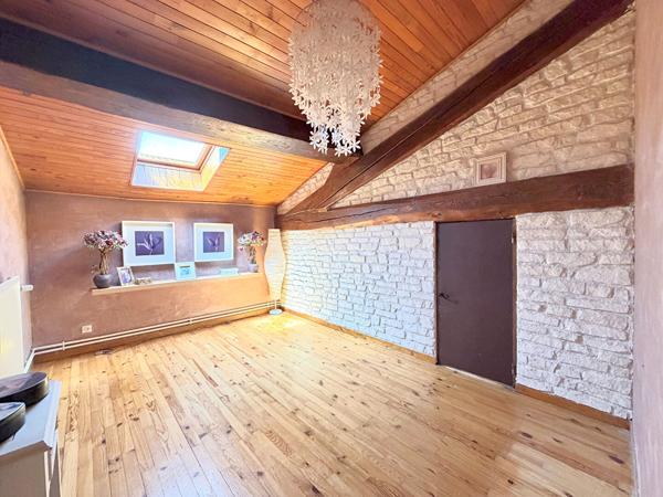 Lumineux Duplex T6 de 115m² au Calme - Dernier Étage