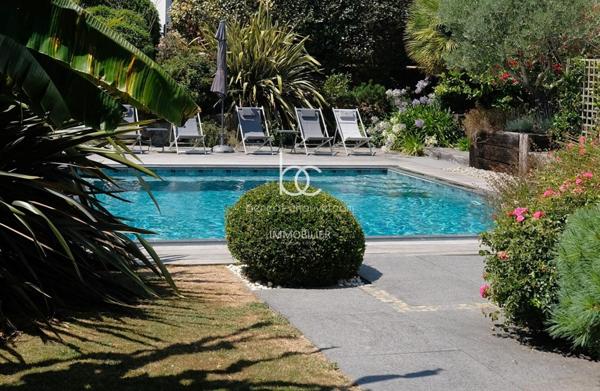 SARZEAU Maison 6 pièces 241 m²