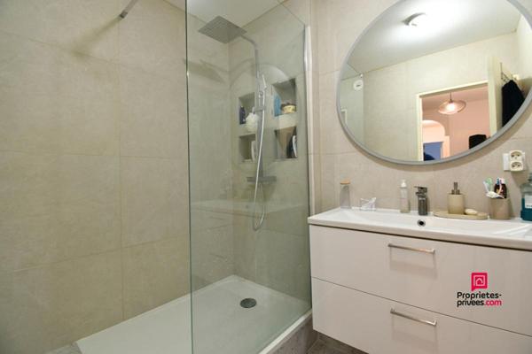 Beau T3 de 66 m2 entièrement rénové - ST PRIEST