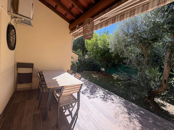 Villa T4 de 93 m² m² avec garage attenant, cave, parkings privatifs et jardinet