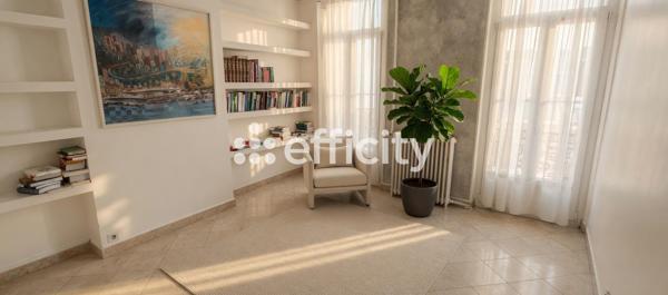 Bureau
         5 pièces
        - 76 m² Exclusivité 399 000 € *