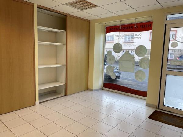 Lanester : À louer local commercial - 68 m²
