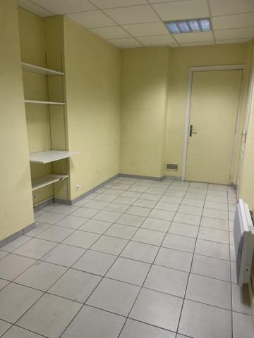 Lanester : À louer local commercial - 68 m²