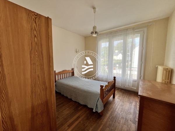 MOCQUARD immobilier, vous propose cette maison à rénover, sur 596m² de terrain.