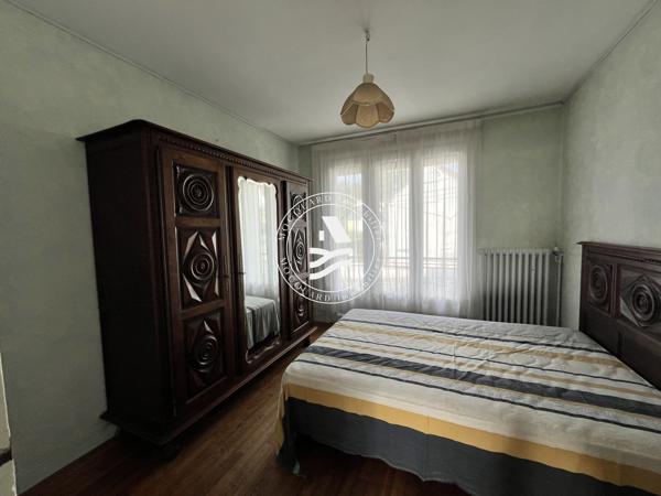 MOCQUARD immobilier, vous propose cette maison à rénover, sur 596m² de terrain.