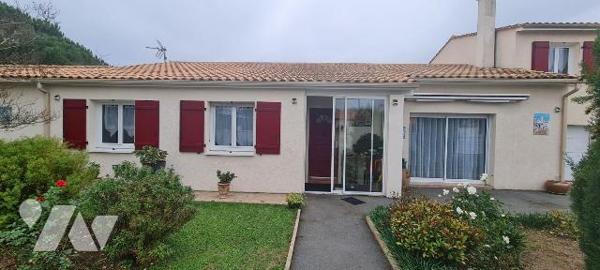 Maison à Vendre à Nancras (17600) en Charente-Maritime (17)

Nous vous proposons cette maison...