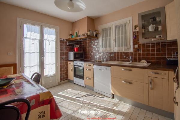 Maison
                                                                                                                                                                                                                                                                                                                        6 pièce(s)                                                                                                                                                                                                          4 chambre(s)                                                                                                                                                                                                          160  m²