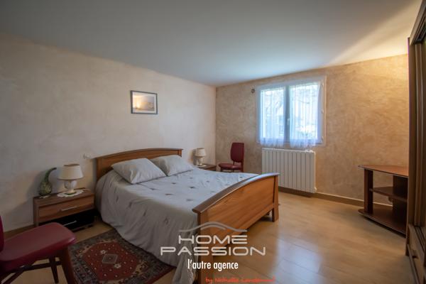 Maison
                                                                                                                                                                                                                                                                                                                        6 pièce(s)                                                                                                                                                                                                          4 chambre(s)                                                                                                                                                                                                          160  m²
